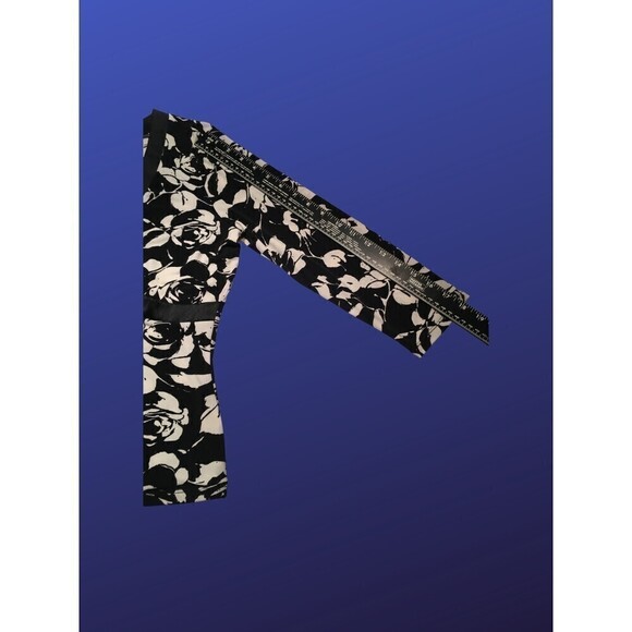 INC INTERNATIONAL CONCEPTS Surplice Wrap Top, BLACK/CREAM FLORAL, Size M, NWOT - Picture 5 of 8